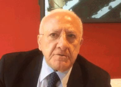 De Luca, scuole chiuse in Campania fino al 30/10, solo ‘a distanza’