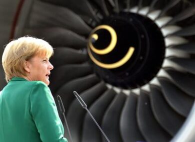 Ryanair dimezza i voli invernali. Nuova ondata Covid sulle compagnie aeree