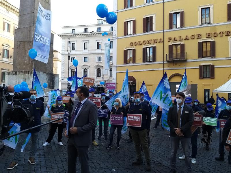 Nursind in piazza: “No pacche sulla spalla, ora valorizzare gli infermieri” Nursind in piazza: “No pacche sulla spalla, ora valorizzare gli infermieri”
