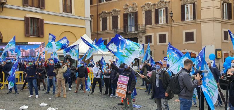 Nursind in piazza: “No pacche sulla spalla, ora valorizzare gli infermieri” Nursind in piazza: “No pacche sulla spalla, ora valorizzare gli infermieri”