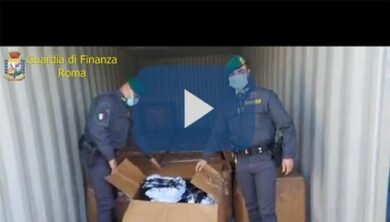 Maglie, giacche e pantaloni: la Finanza dona ai poveri 85mila capi sequestrati
