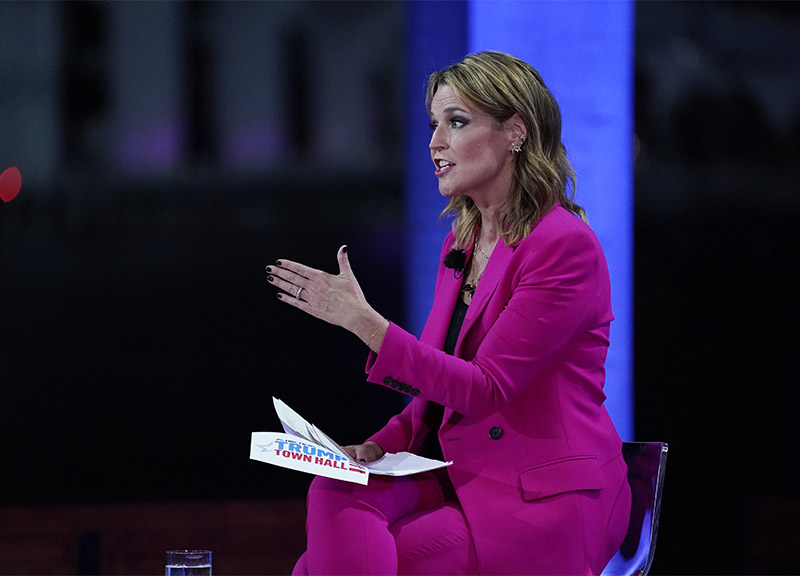 Usa 2020: Savannah Guthrie, un incubo in rosso per il Presidente Donald Trump Usa 2020: Savannah Guthrie, un incubo in rosso per il Presidente Donald Trump