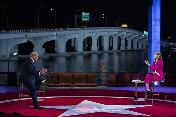 Usa 2020: Savannah Guthrie, un incubo in rosso per il Presidente Donald Trump Usa 2020: Savannah Guthrie, un incubo in rosso per il Presidente Donald Trump
