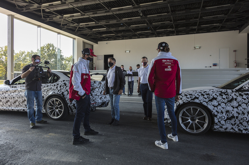 Räikkönen e Giovinazzi in pista a Balocco con la Giulia GTA