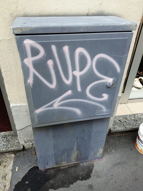 “Io la sentinella dei muri puliti contro i bulli dei graffiti” – VIDEO “Io la sentinella dei muri puliti contro i bulli dei graffiti” – VIDEO