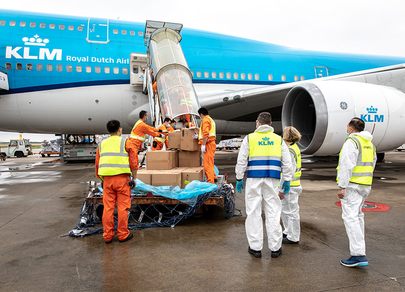 Klm, il suo centesimo volo cargo per il trasporto di materiali sanitari Klm, il suo centesimo volo cargo per il trasporto di materiali sanitari