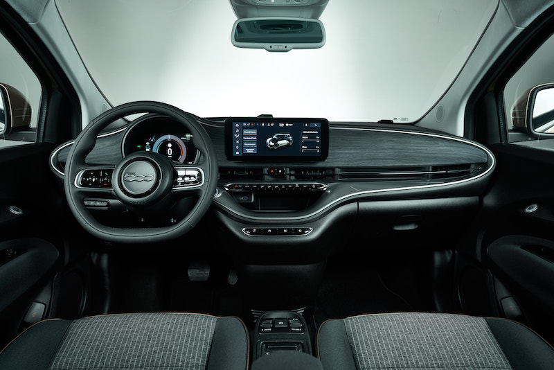 Nuova 500 3+ 1 debutta al Lingotto