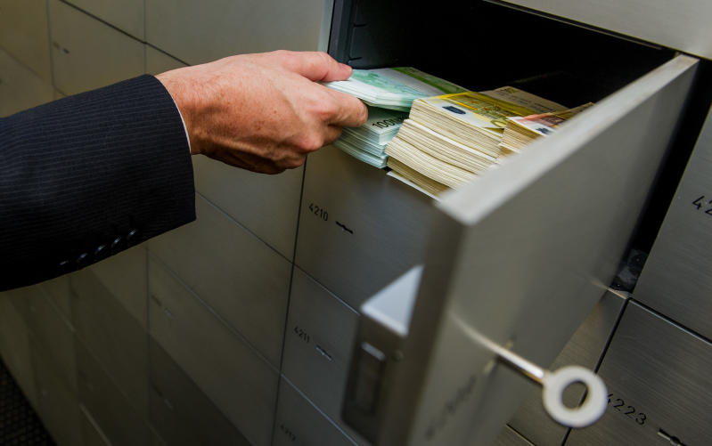 Coronavirus,gli italiani non spendono più.1682 mld in banca, l’intero Pil 2020 Coronavirus,gli italiani non spendono più.1682 mld in banca, l’intero Pil 2020