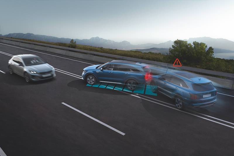 Kia Sorento introduce l’innovativo sistema di frenata anti collisione (MCB) Kia Sorento introduce l’innovativo sistema di frenata anti collisione (MCB)