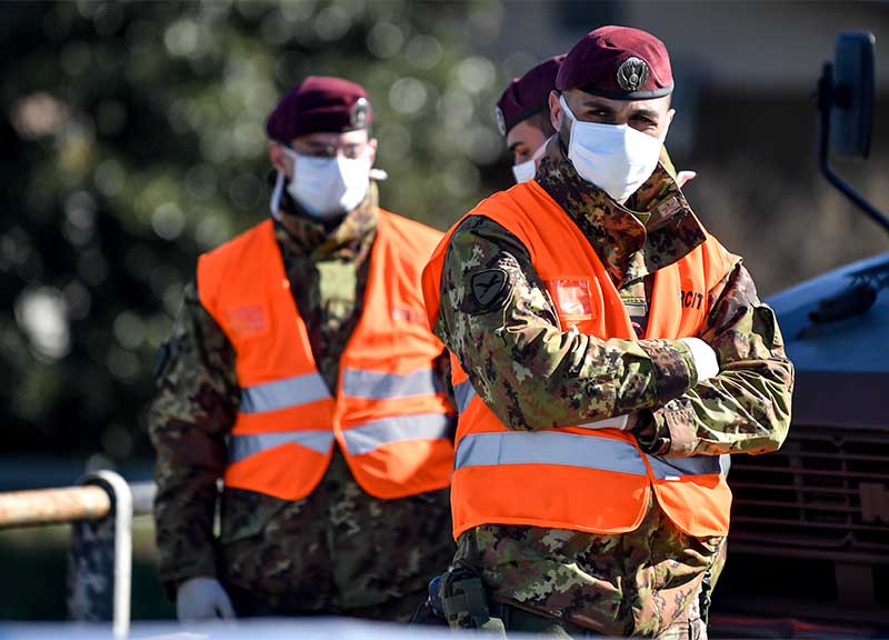 Campania, Arzano è zona rossa. 300 militari in campo. Campania, Arzano è zona rossa. 300 militari in campo.