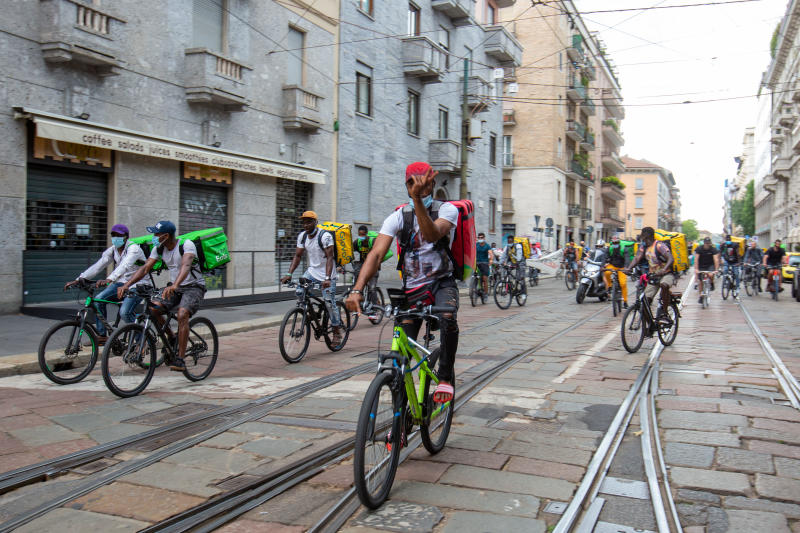 Dopo le campagne si passa al delivery. Le città aprono le porte al caporalato Dopo le campagne si passa al delivery. Le città aprono le porte al caporalato