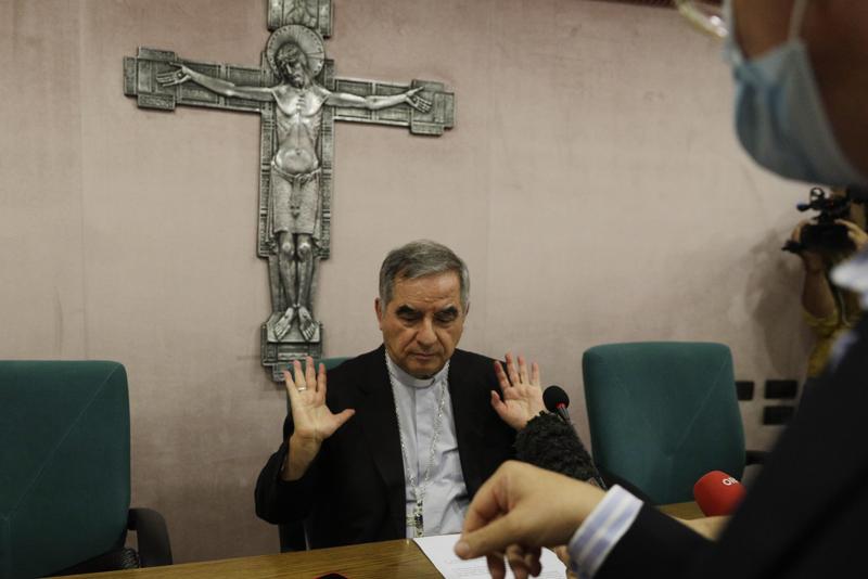 Vaticano, indagato Becciu. Soldi dell’otto per mille per la birra del fratello Vaticano, indagato Becciu. Soldi dell’otto per mille per la birra del fratello