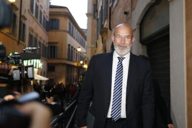 M5s, Crimi smonta le ambizioni di Dibba: “Lui capo? No, sarebbe divisivo”