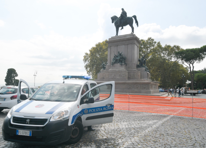 Garibaldi fu ferito, la statua al Gianicolo abbandonata: flash mob al cantiere Garibaldi fu ferito, la statua al Gianicolo abbandonata: flash mob al cantiere