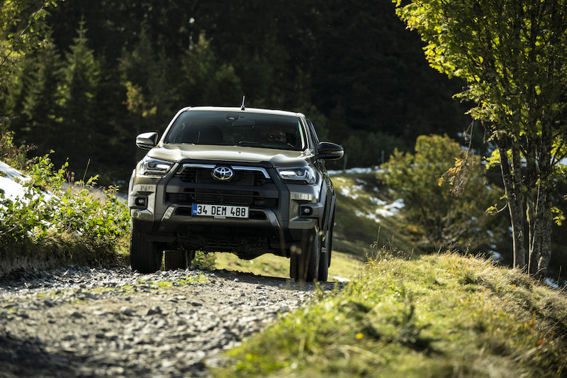 Toyota svela il nuovo HILUX Toyota svela il nuovo HILUX