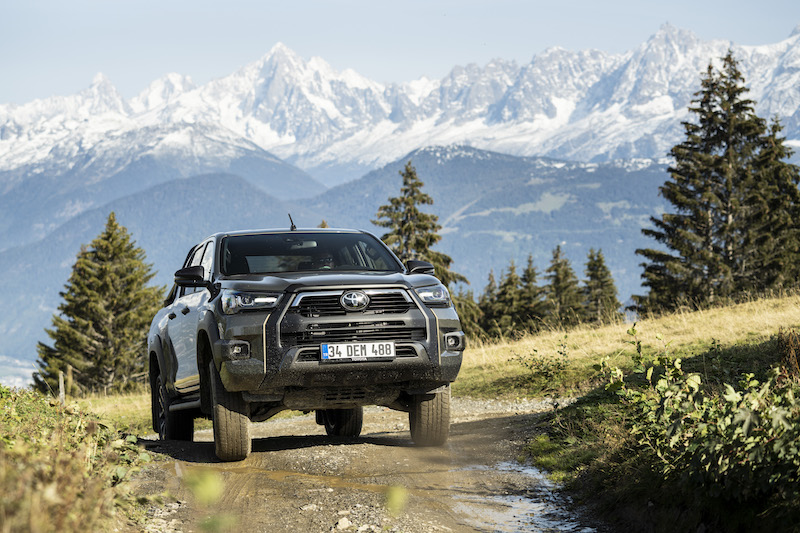 Toyota svela il nuovo HILUX Toyota svela il nuovo HILUX
