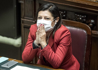 La De Micheli nel mirino del M5s. Caos trasporti, “La ministra che fa?”
