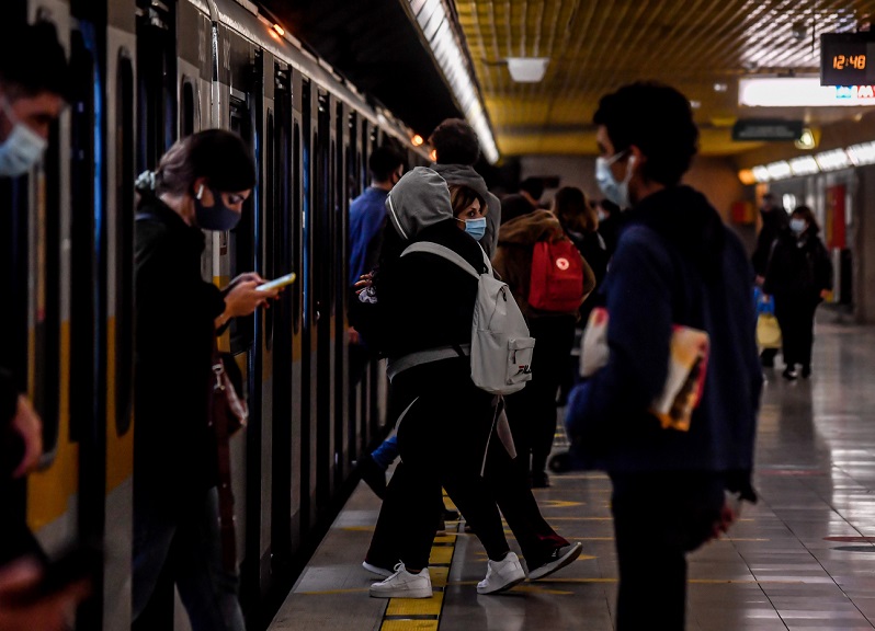 Covid, crollano i passeggeri dei mezzi pubblici a Milano: -59% Covid, crollano i passeggeri dei mezzi pubblici a Milano: -59%