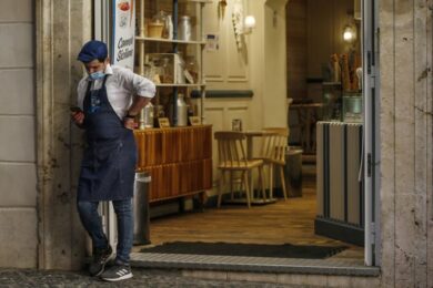 Lombardia, la stretta anti-Covid costa oltre 860 milioni di euro al mese