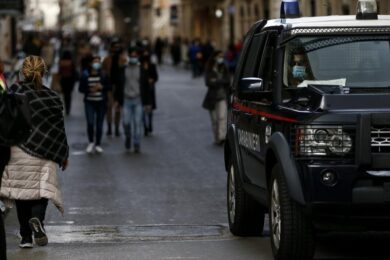 Dpcm, la Puglia protesta: ristoratori in strada, tensione a Lecce
