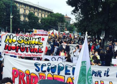 Palazzo Lombardia, presidio studenti anti-DAD. Fontana: “Si va avanti così”