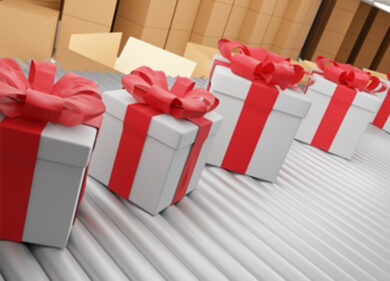 Regalo di Natale aziendale, dal pandoro al prosecco: un dono solidale è meglio