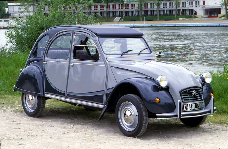 Salone di Parigi 1980, Citroën presentò la 2 CV 6 Charleston. Salone di Parigi 1980, Citroën presentò la 2 CV 6 Charleston.
