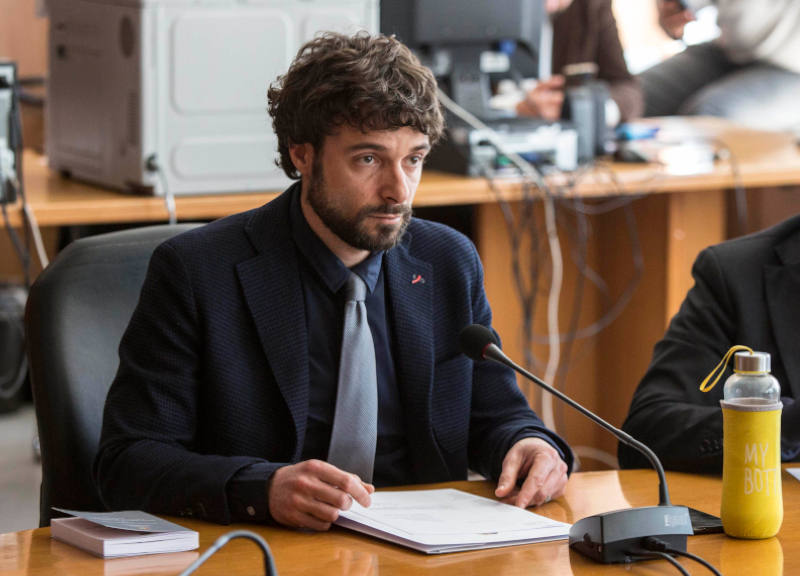 Virus, positivo il consigliere regionale Cacciatore: “Contagiato in famiglia” Virus, positivo il consigliere regionale Cacciatore: “Contagiato in famiglia”