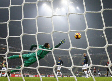 Milan-Inter, quasi 300 milioni di rosso: il covid ‘vince’ il derby di bilancio