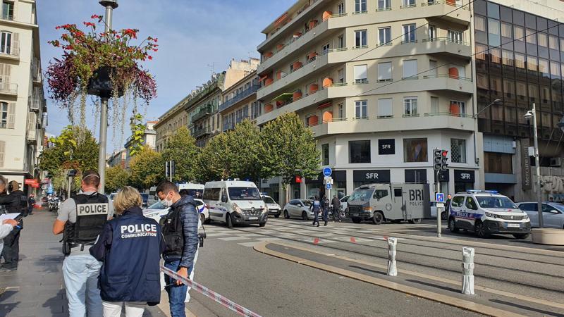 Nizza, attacco in chiesa: 3 morti. Francia sotto attacco dell’islamismo Nizza, attacco in chiesa: 3 morti. Francia sotto attacco dell’islamismo