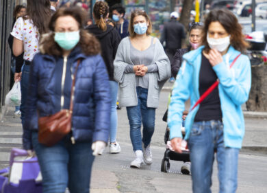 Mascherine obbligatorie, il Tar boccia Zingaretti: “Sua ordinanza è superata”