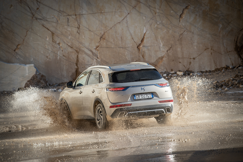 DS 7 Crossback E-Tense: omaggio al lusso (e all’arte) DS 7 Crossback E-Tense: omaggio al lusso (e all’arte)