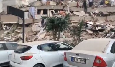 Terremoto Turchia, forte scossa di magnitudo 6,6. Crollati tanti palazzi.VIDEO