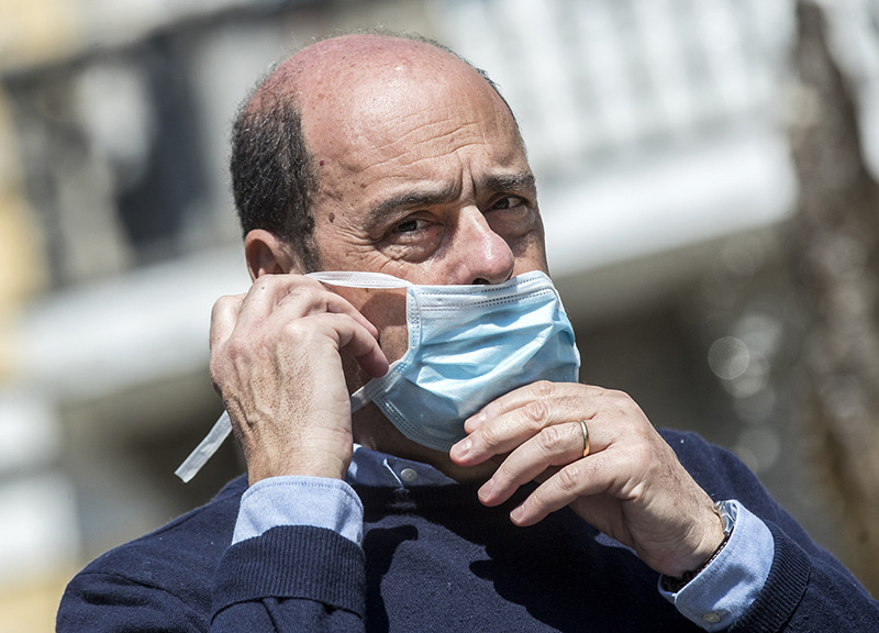 Mascherine obbligatorie, il Tar boccia Zingaretti: “Sua ordinanza è superata” Mascherine obbligatorie, il Tar boccia Zingaretti: “Sua ordinanza è superata”