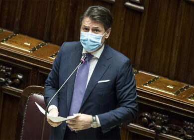 Conte: “Valutiamo nuove misure”. Verso un altro Dpcm già lunedì