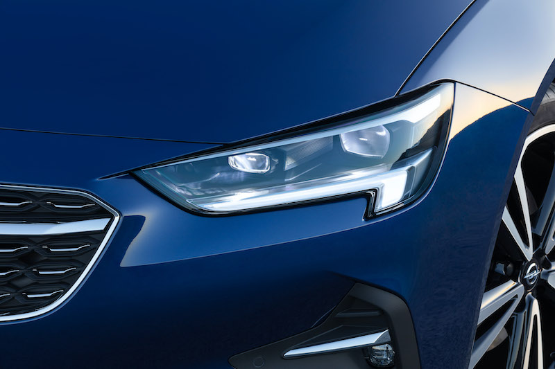La tecnologia dei fari adattivi Intellilux LED® di serie su molti modelli Opel La tecnologia dei fari adattivi Intellilux LED® di serie su molti modelli Opel