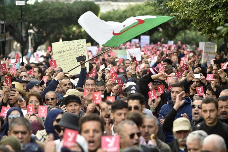 Algeria al voto per il contestato referendum sulla costituzione Algeria al voto per il contestato referendum sulla costituzione