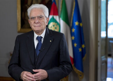 Coronavirus, Mattarella a sorpresa omaggia le vittime a Brescia