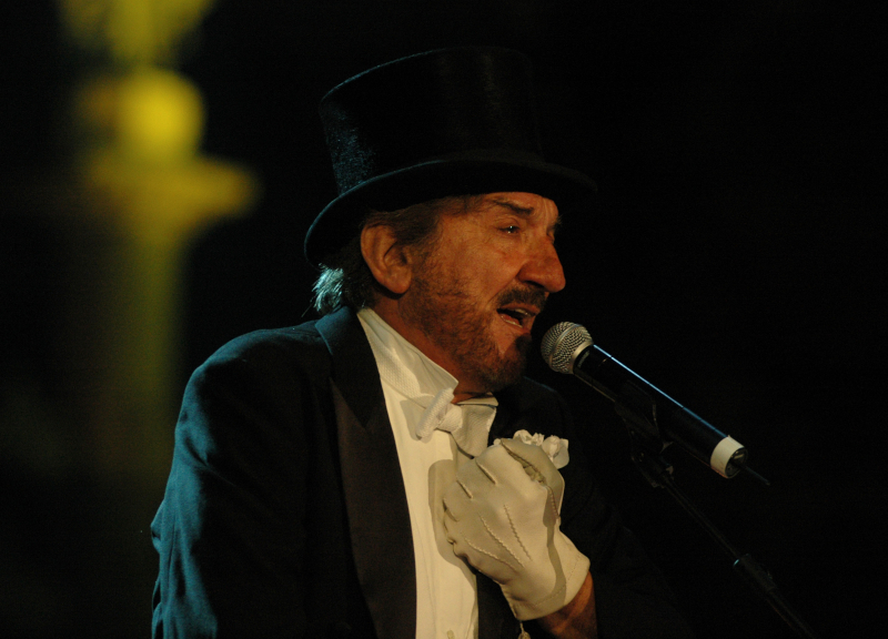 Gigi Proietti, Roma piange Mandrake: un’uscita di scena da maestro del teatro Gigi Proietti, Roma piange Mandrake: un’uscita di scena da maestro del teatro