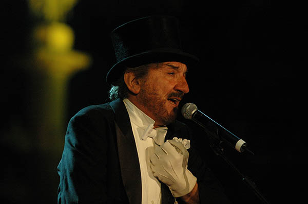 Gigi Proietti è morto, addio al re del teatro: oggi avrebbe compiuto 80 anni