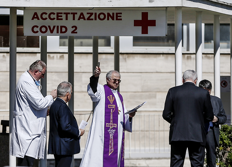 Covid: collassa a Roma il Policlinico Gemelli. Tre Pronto soccorso nel caos Covid: collassa a Roma il Policlinico Gemelli. Tre Pronto soccorso nel caos