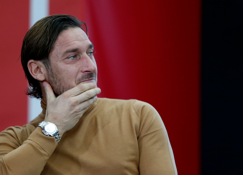 Coronavirus, Totti positivo con sintomi. Contagiata anche la moglie Ilary Coronavirus, Totti positivo con sintomi. Contagiata anche la moglie Ilary