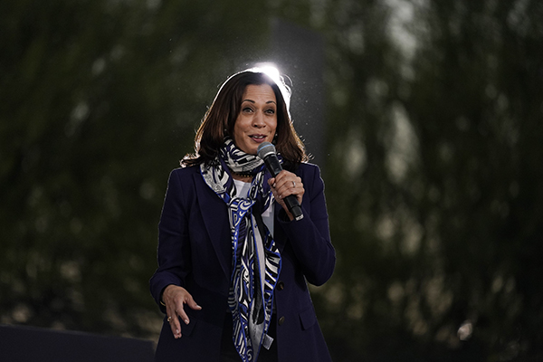 Usa 2020, Kamala Harris la vicepresidente con le Converse All Star ai piedi Usa 2020, Kamala Harris la vicepresidente con le Converse All Star ai piedi