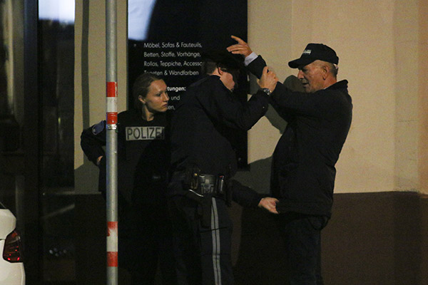 Vienna, Isis rivendica l’attentato. Due arresti in Svizzera e uno a Linz