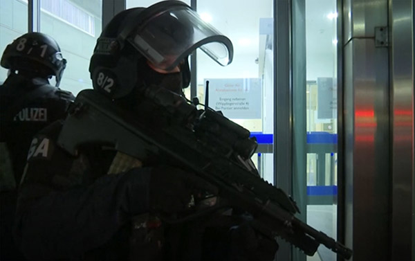Vienna, Isis rivendica l’attentato. Due arresti in Svizzera e uno a Linz
