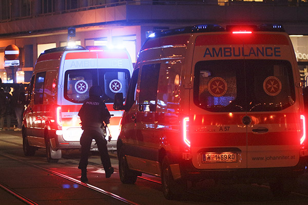 Vienna, Isis rivendica l’attentato. Due arresti in Svizzera e uno a Linz