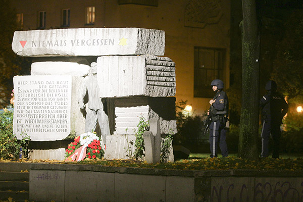 Vienna, Isis rivendica l’attentato. Due arresti in Svizzera e uno a Linz