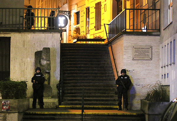Vienna, Isis rivendica l’attentato. Due arresti in Svizzera e uno a Linz