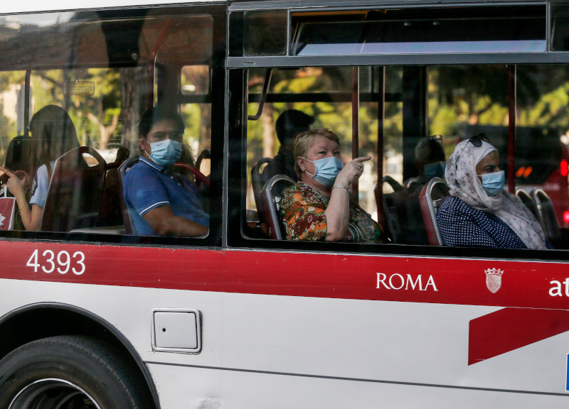 Virus e assembramenti sui bus, il Comune annuncia: 600 corse in più al giorno Virus e assembramenti sui bus, il Comune annuncia: 600 corse in più al giorno