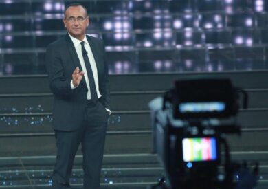 Carlo Conti e il covid: “Ma quale peggioramento, sono solo arrivati sintomi”